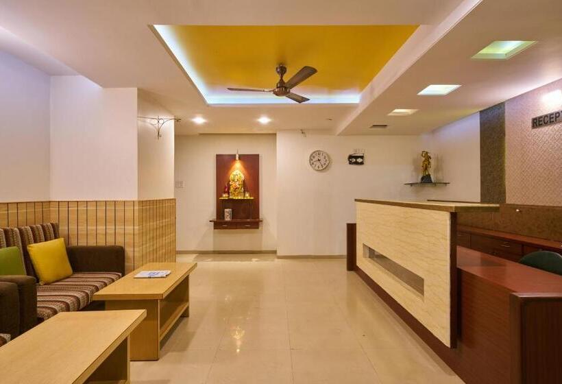 בית מלון כפרי Ganeshratna Executive