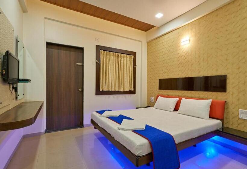 בית מלון כפרי Ganeshratna Executive