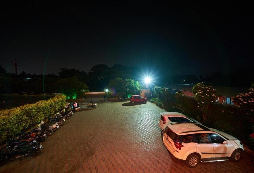 בית מלון כפרי Ganeshratna Executive