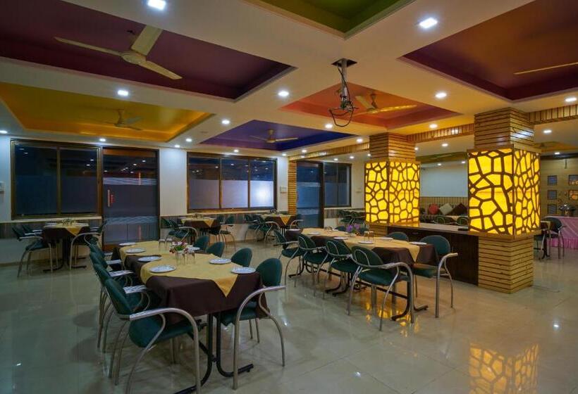 בית מלון כפרי Ganeshratna Executive