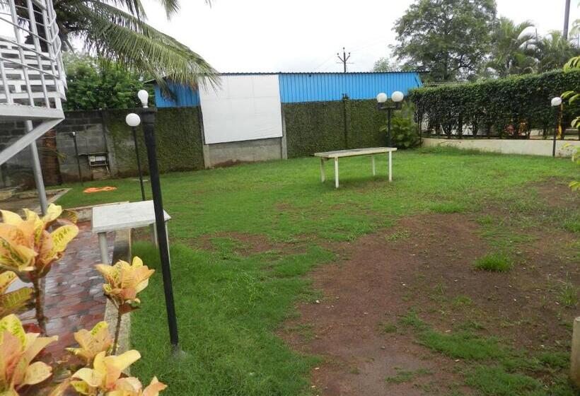 בית מלון כפרי Ganeshratna Executive