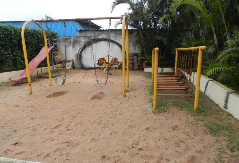 בית מלון כפרי Ganeshratna Executive