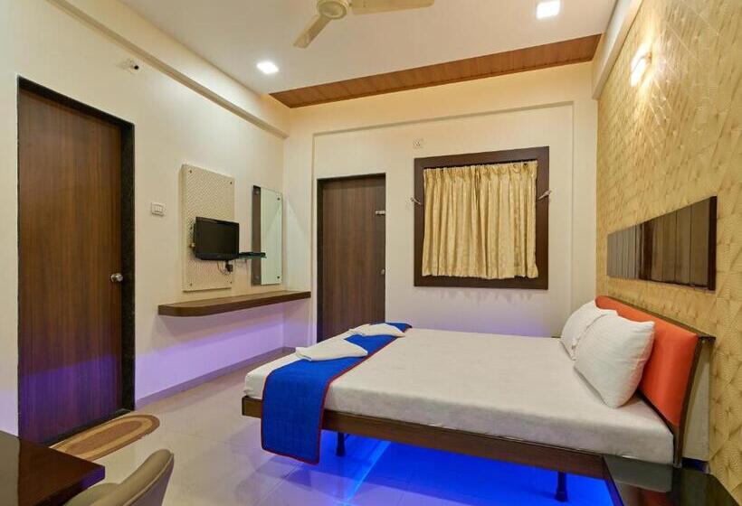 בית מלון כפרי Ganeshratna Executive