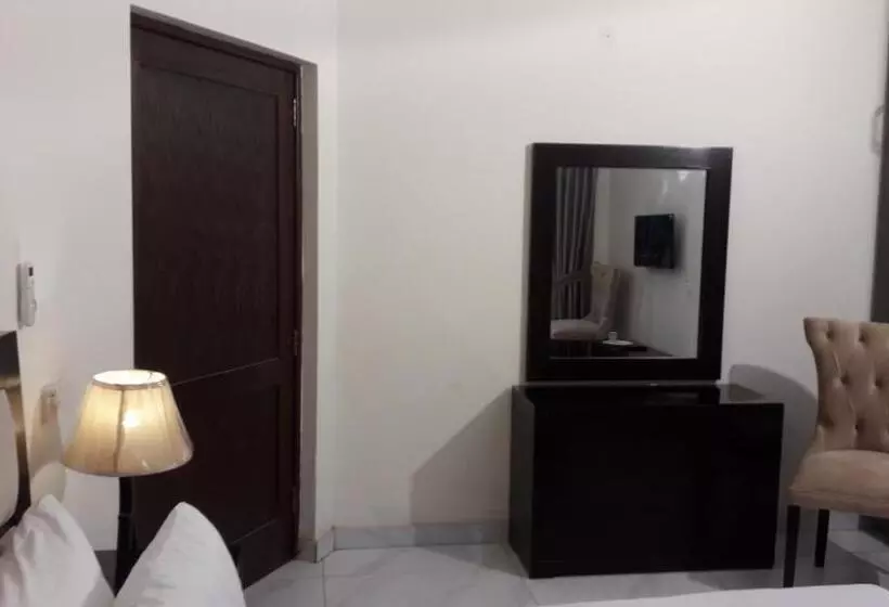 Maryleena Hotel Gulberg