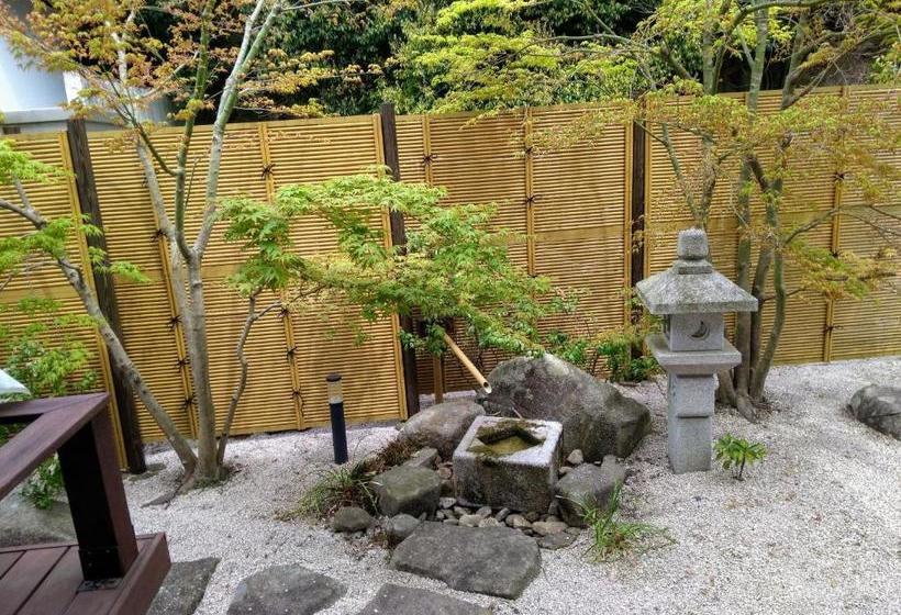 פנסיון Miyajima Fujinoya Female Only