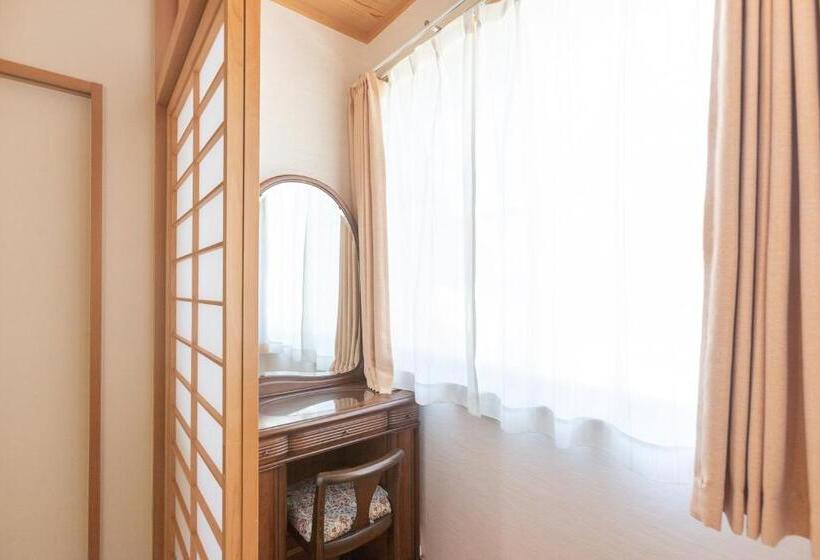 פנסיון Miyajima Fujinoya Female Only