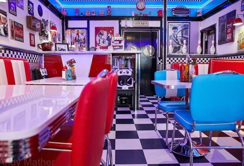 Cadillac Kustomz Hotel Breakfast Included