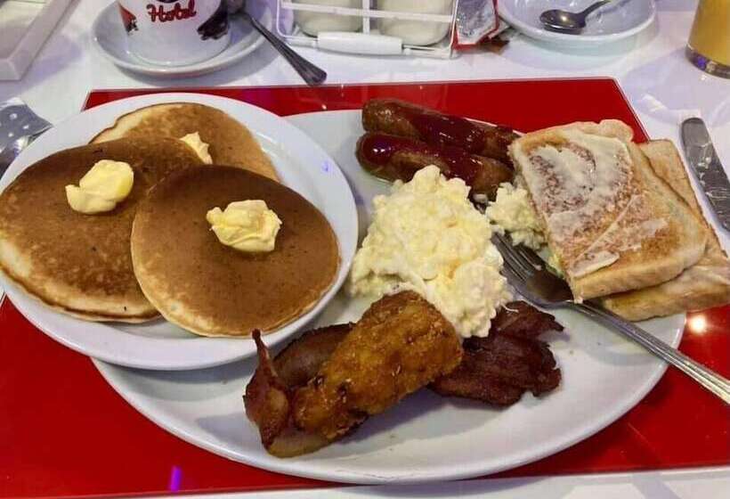 Cadillac Kustomz Hotel Breakfast Included