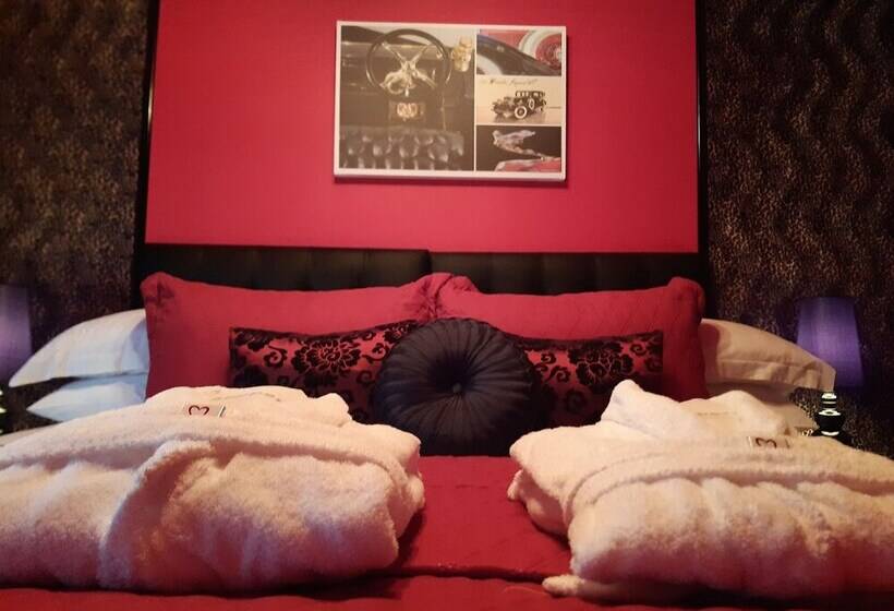 Cadillac Kustomz Hotel Breakfast Included