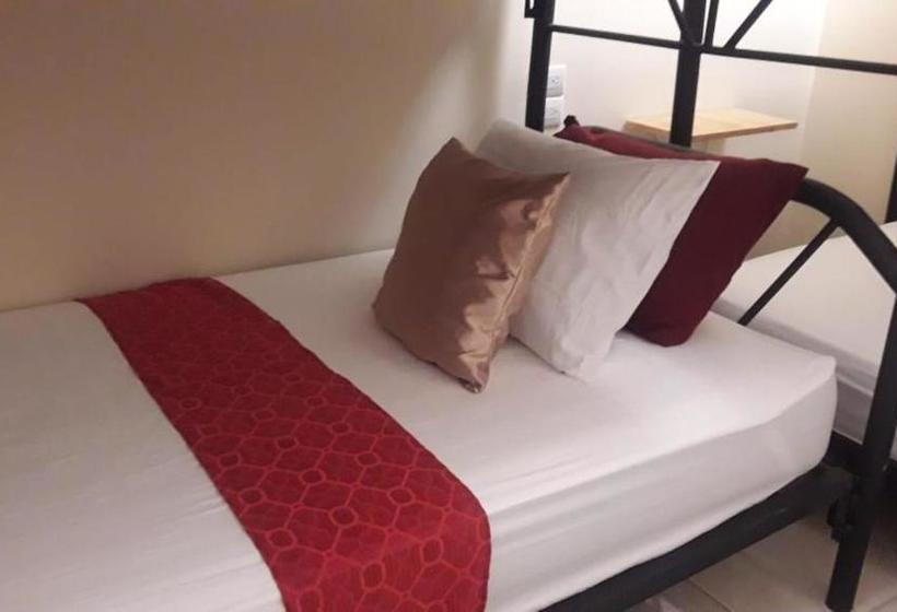 Flor De Katty Hostel Airport