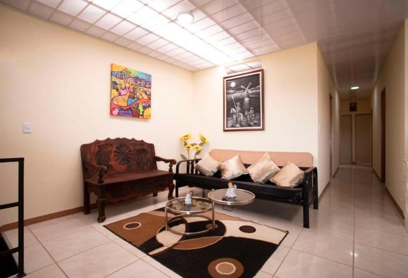 Flor De Katty Hostel Airport