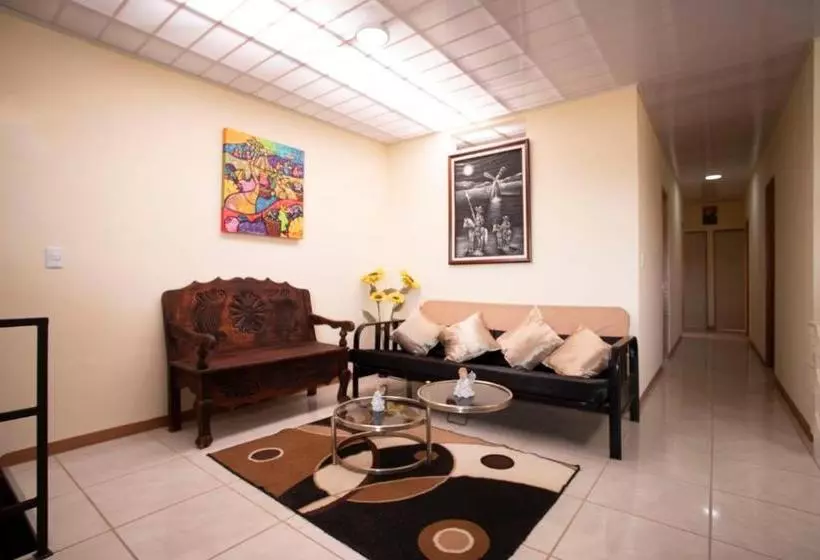 Flor De Katty Hostel Airport