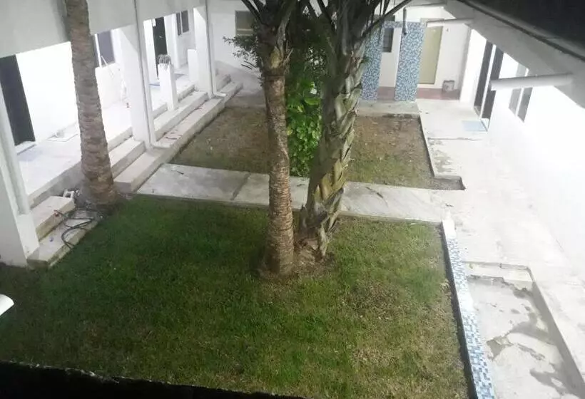 هتل Bea Rooms And Studios