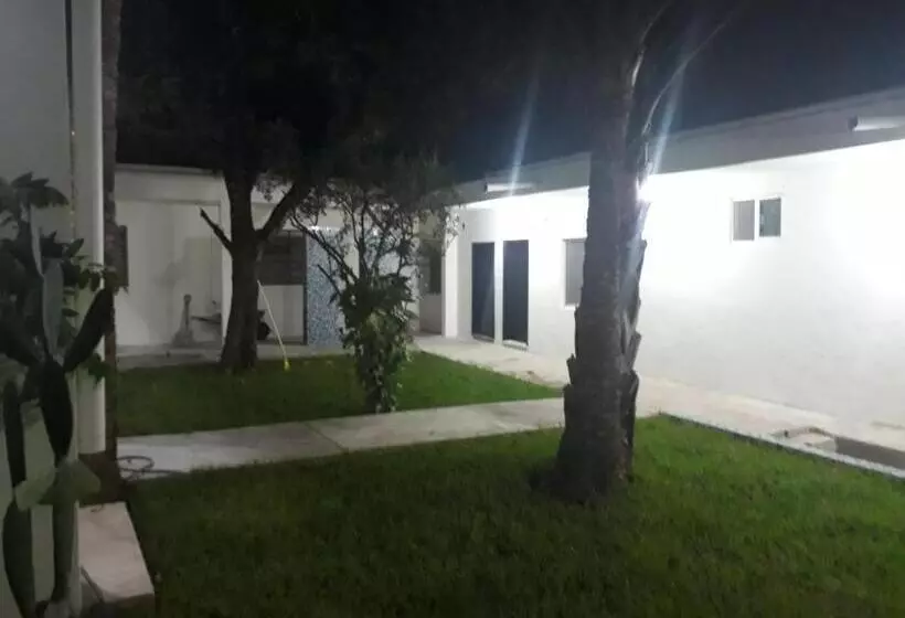 هتل Bea Rooms And Studios