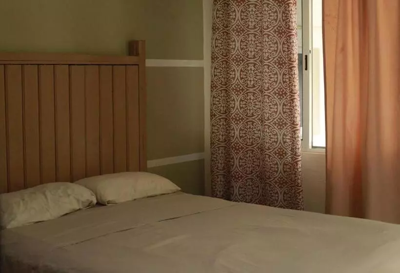 هتل Bea Rooms And Studios