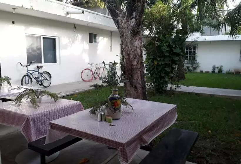 هتل Bea Rooms And Studios