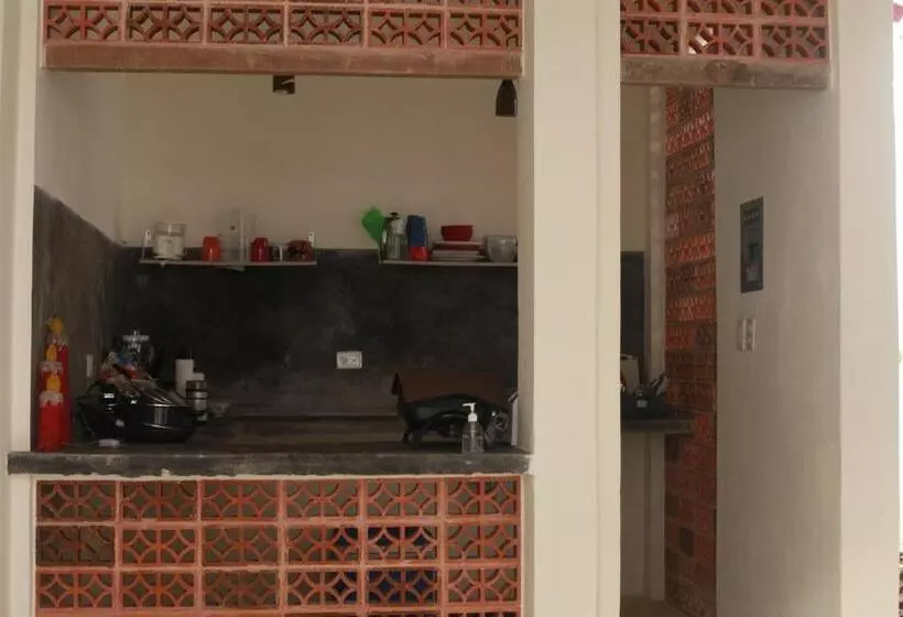 هتل Bea Rooms And Studios