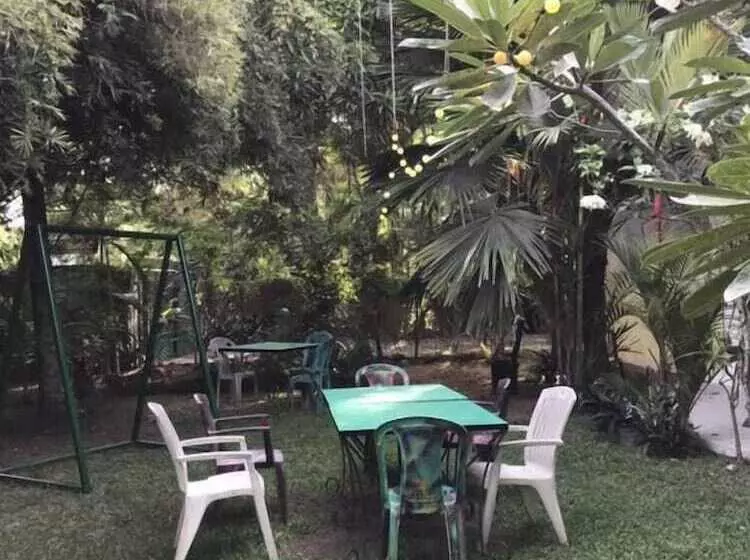Pearl Villa Rooms And Hostel