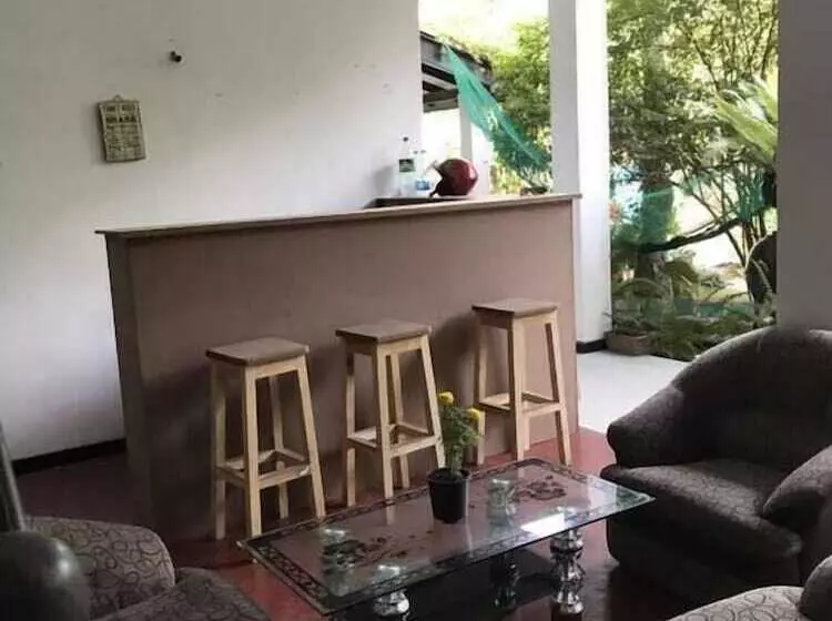 Pearl Villa Rooms And Hostel