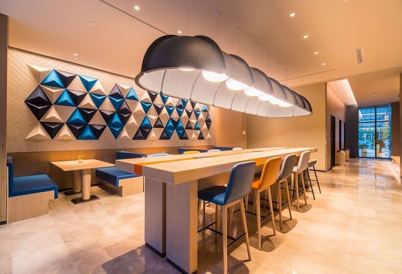 Отель Holiday Inn Express Kunming West, An Ihg