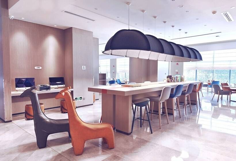 Отель Holiday Inn Express Kunming West, An Ihg