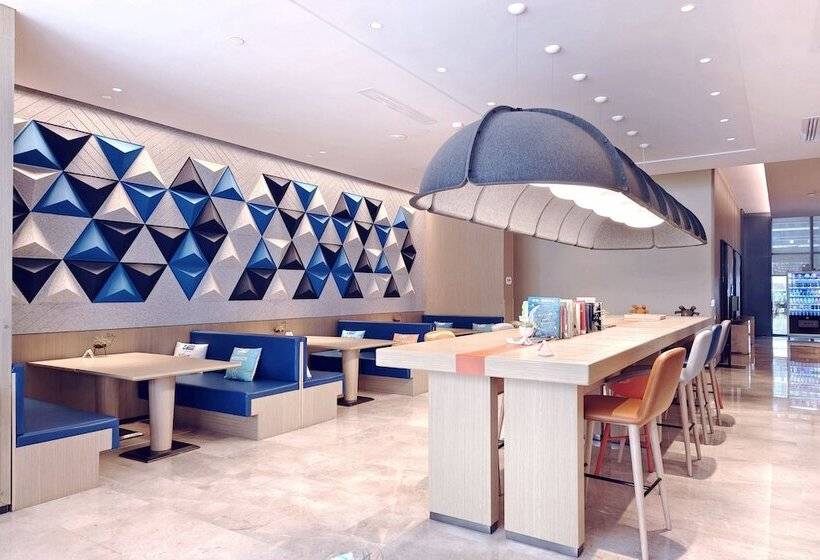 Отель Holiday Inn Express Kunming West, An Ihg