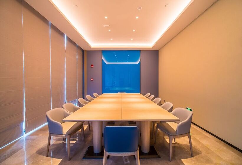 Отель Holiday Inn Express Kunming West, An Ihg