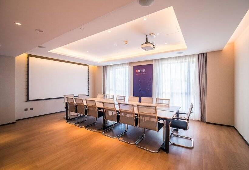 Отель Holiday Inn Express Kunming West, An Ihg