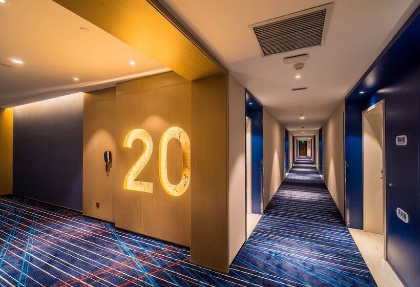 Отель Holiday Inn Express Kunming West, An Ihg