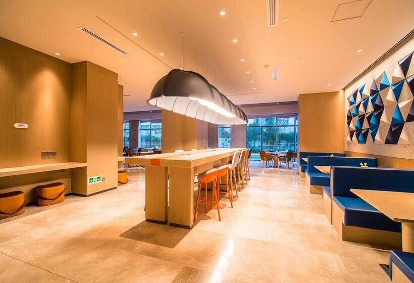 Отель Holiday Inn Express Kunming West, An Ihg