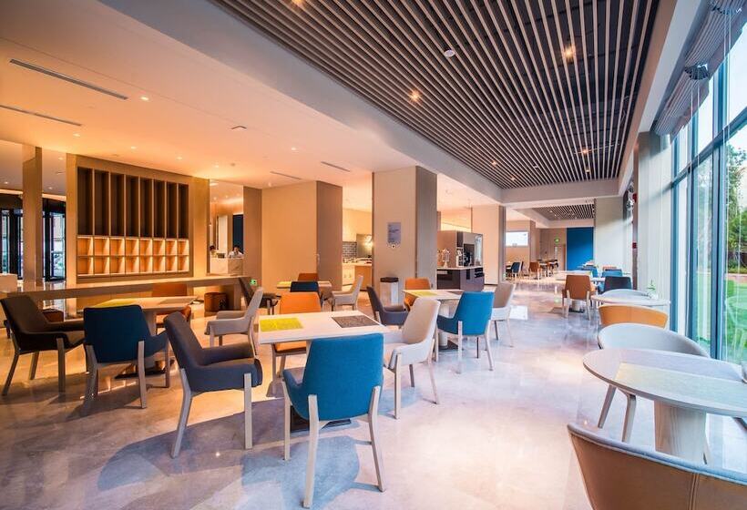 Отель Holiday Inn Express Kunming West, An Ihg