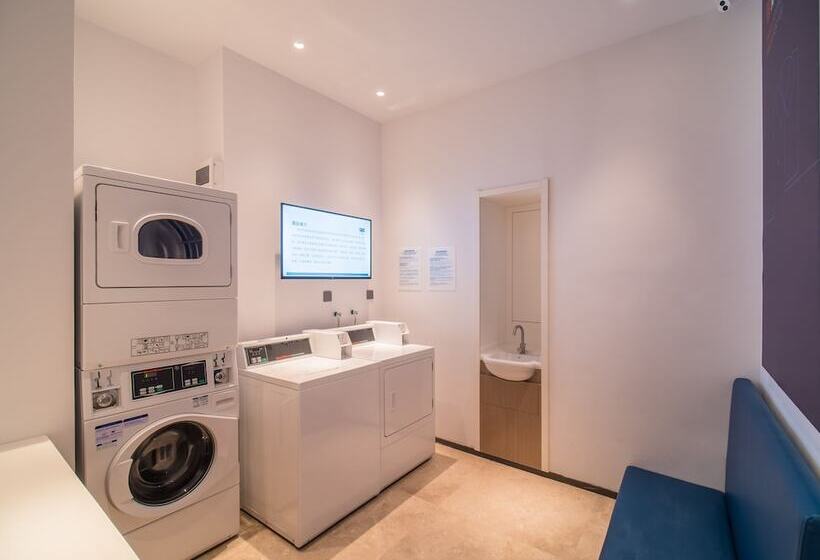 Отель Holiday Inn Express Kunming West, An Ihg