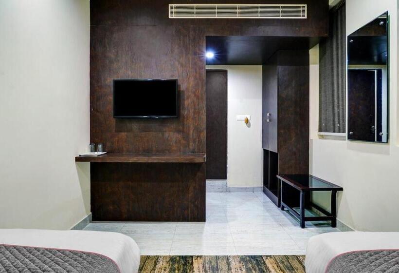 Townhouse 1199 Hotel Dev S Inn By Cj