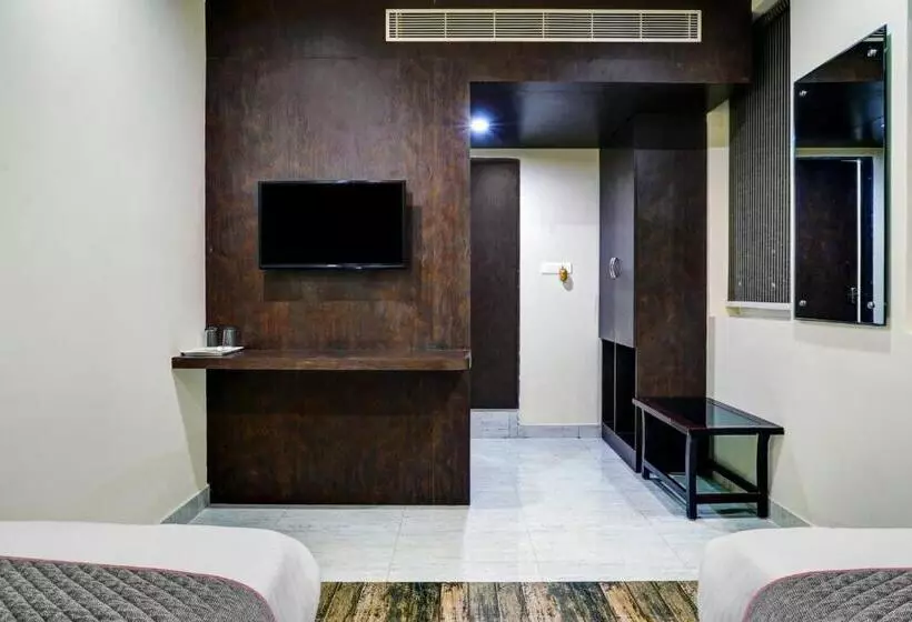 Townhouse 1199 Hotel Dev S Inn By Cj