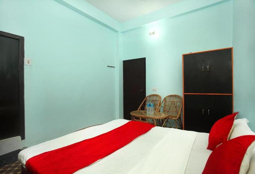 호텔 Spot On 489 The Roadhouse Restro And