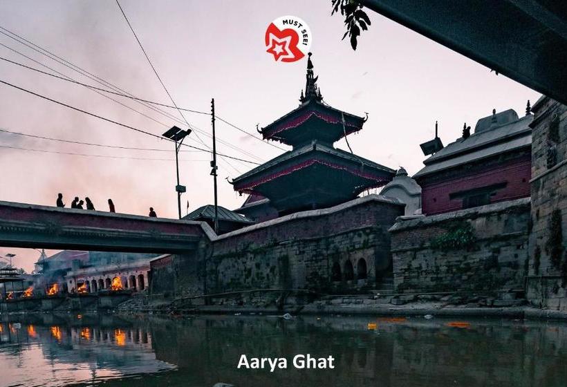 호텔 Spot On 489 The Roadhouse Restro And