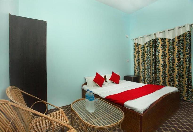 호텔 Spot On 489 The Roadhouse Restro And