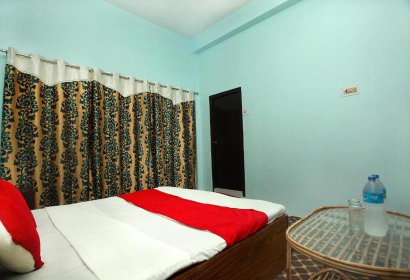 호텔 Spot On 489 The Roadhouse Restro And