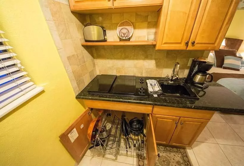 Camelot Beach Suites