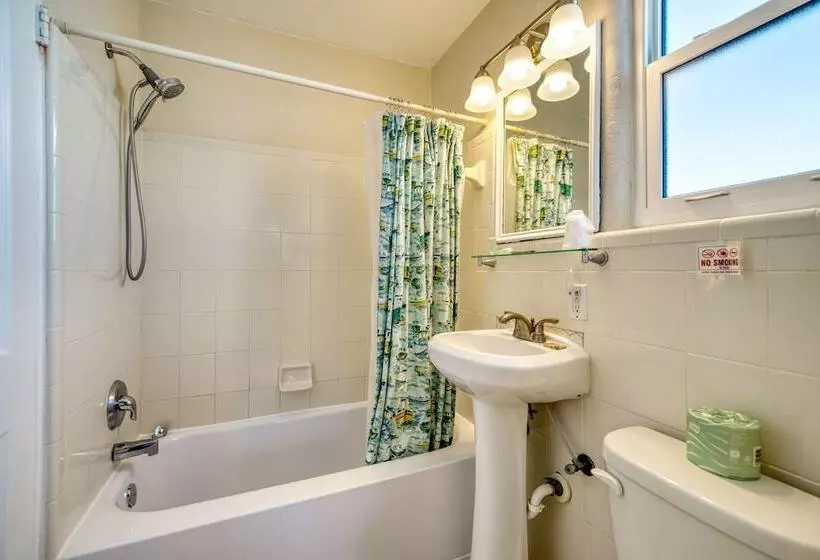 Camelot Beach Suites