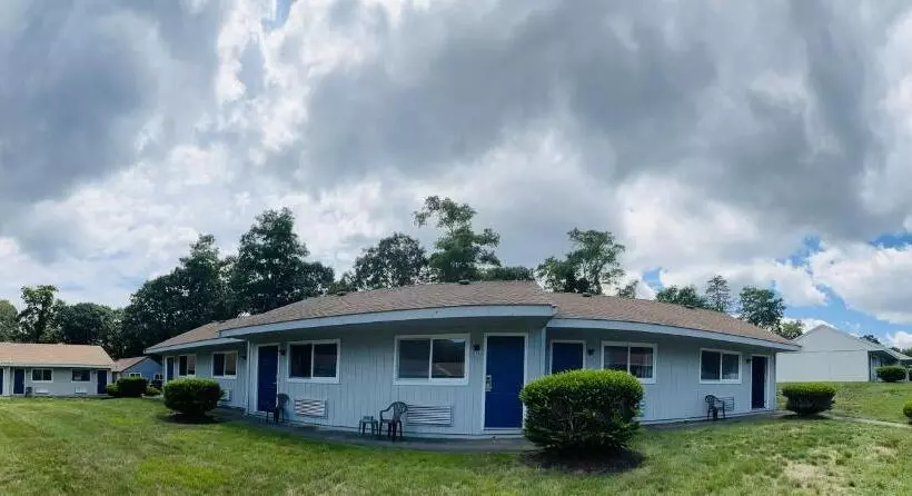 Captain's Lodge Motel