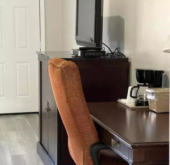 Captain's Lodge Motel