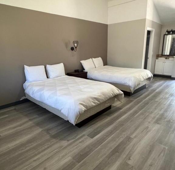 Captain's Lodge Motel