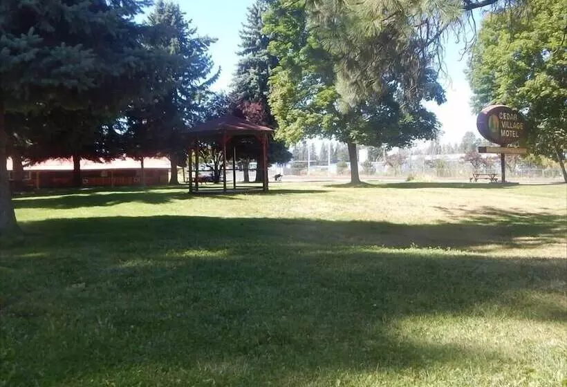 Cedar Village Motel