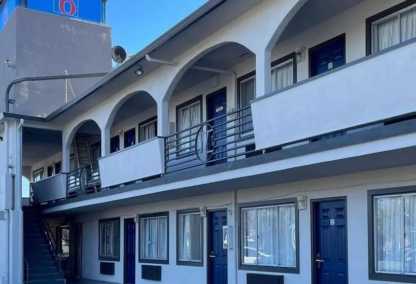 Motel 6 Richmond, Ca – Civic Center