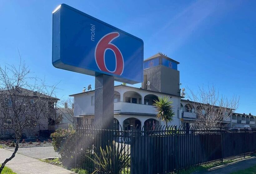 Motel 6 Richmond, Ca – Civic Center