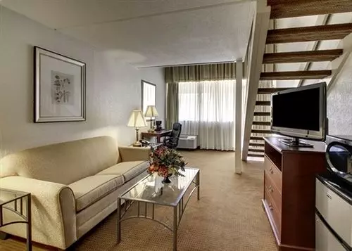 Clarion Hotel Airport