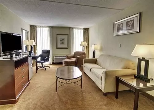 Clarion Hotel Airport