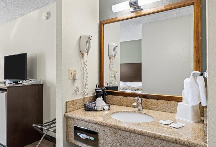 Hotelli Bend Inn & Suites