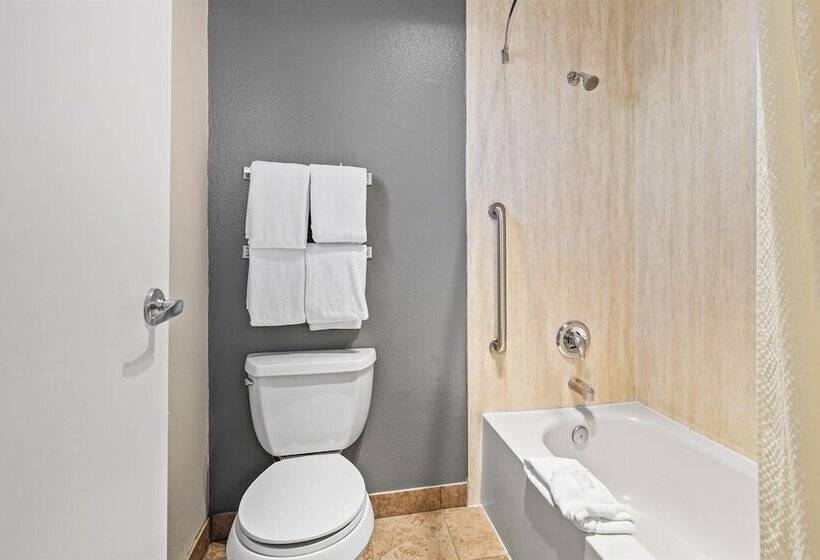 Hotelli Bend Inn & Suites